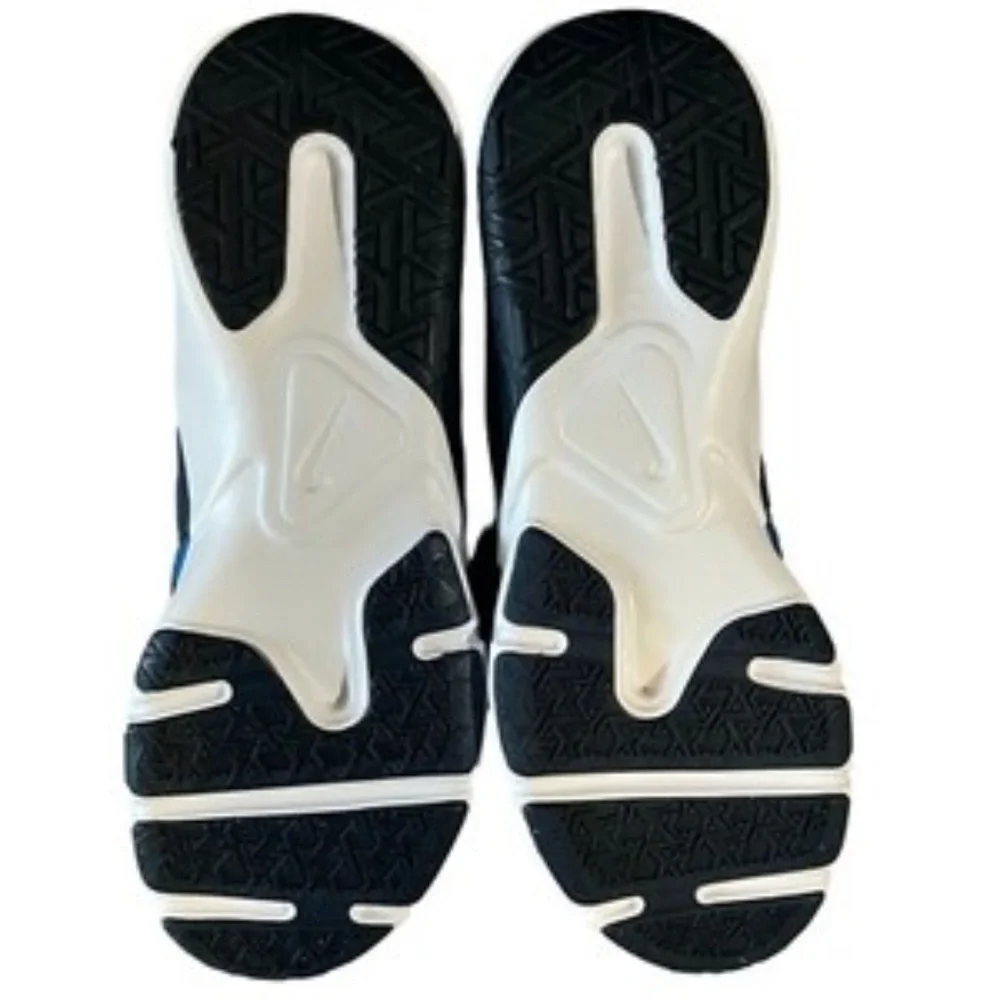 Nike legend essential